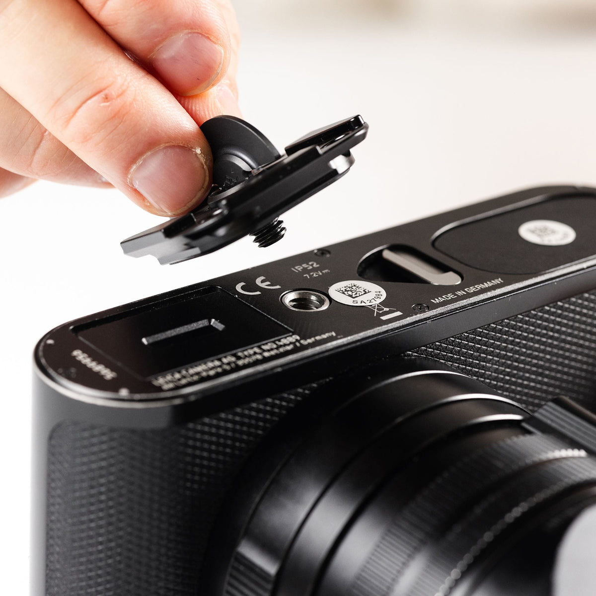 Peak Design Field Plate product detail and lifestyle image | Peak Design Australia | CameraHUB