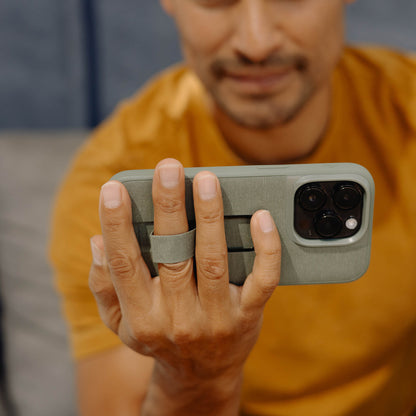 Peak Design Mobile Everyday Loop Case lifestyle and product image | Peak Design Australia