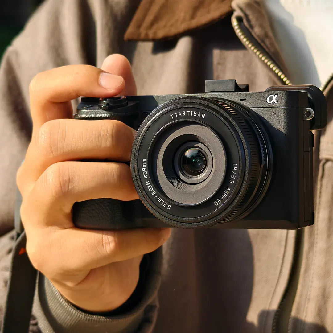 TTArtisan AF 14mm f/3.5 lens official detail image