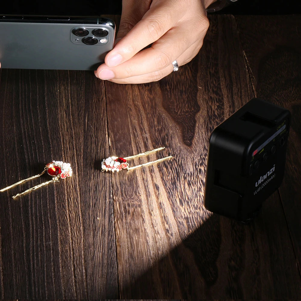 Ulanzi VL49 Mini LED Video Light - MT-08 Clip Kit