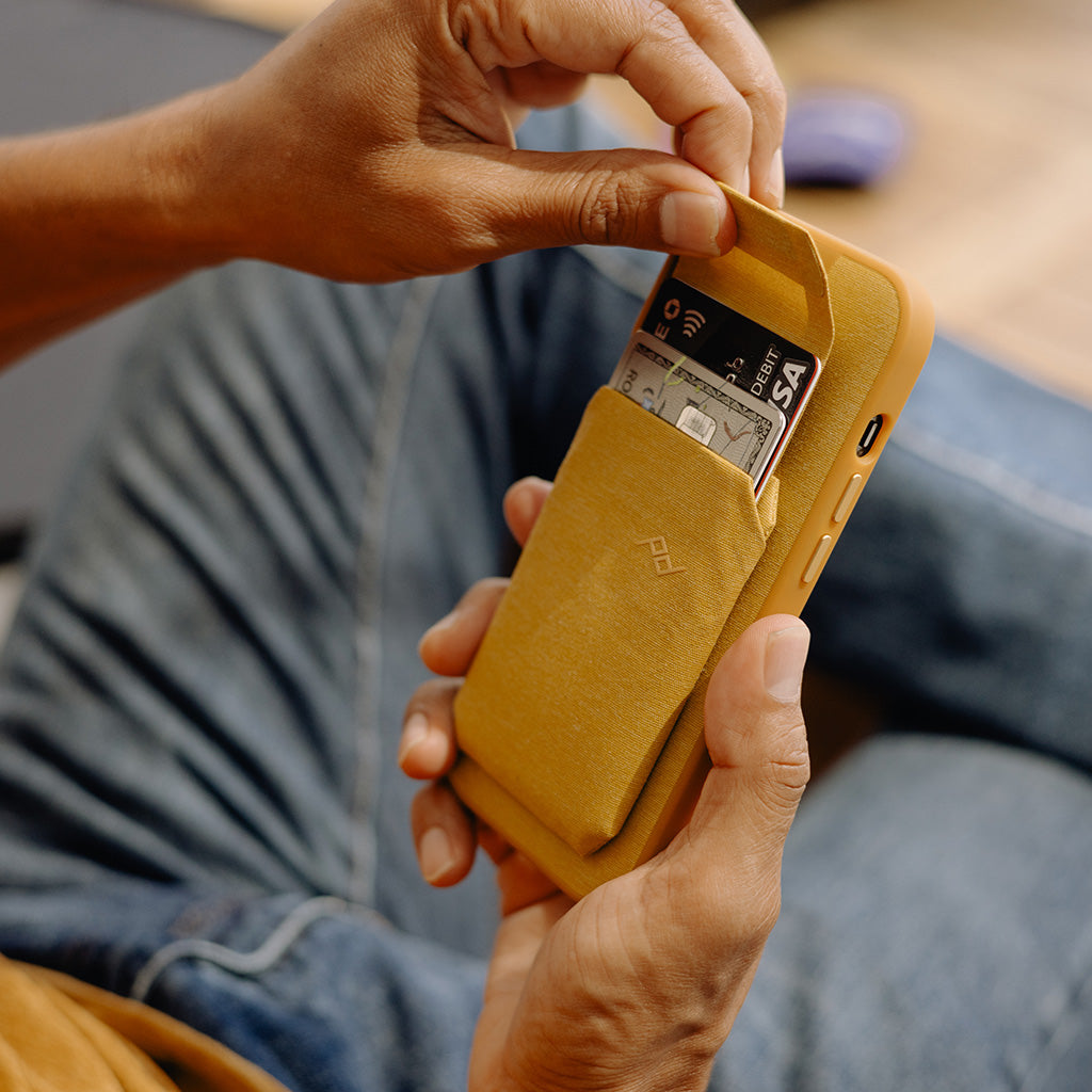 Peak Design Everyday Slim Wallet product detail and lifestyle image | Peak Design Australia | CameraHUB