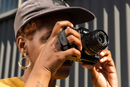 Peak Design Micro Clutch product detail and lifestyle image | Peak Design Australia | CameraHUB