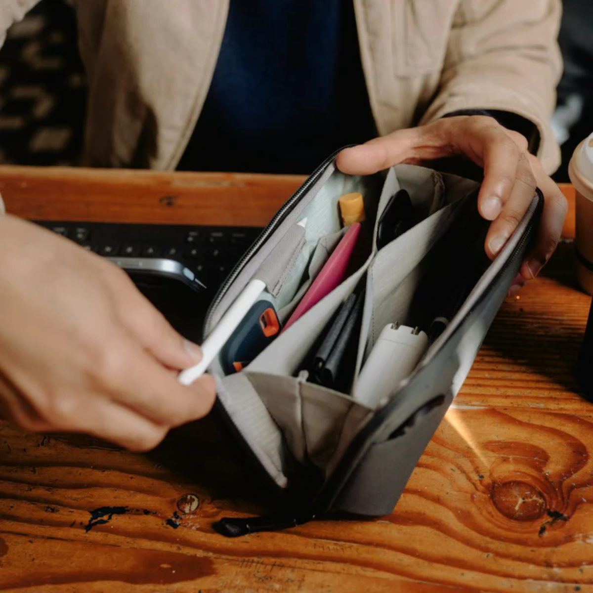 Peak Design Tech Pouch v2 - Charcoal | Peak Design Australia