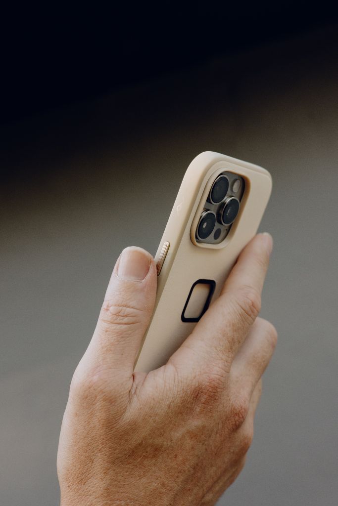 Peak Design Mobile Everyday Clarino Case lifestyle and product image | Peak Design Australia