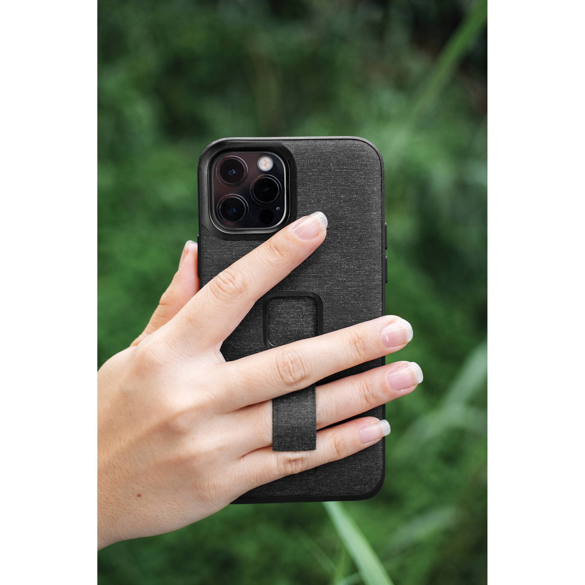 Peak Design Mobile Everyday Loop Case lifestyle and product image | Peak Design Australia