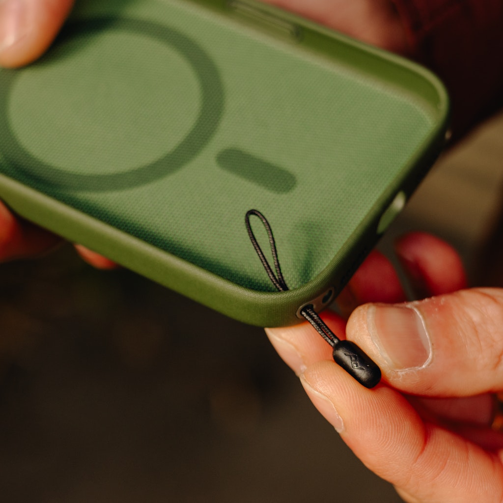 Peak Design Micro Anchor attaching to phone case