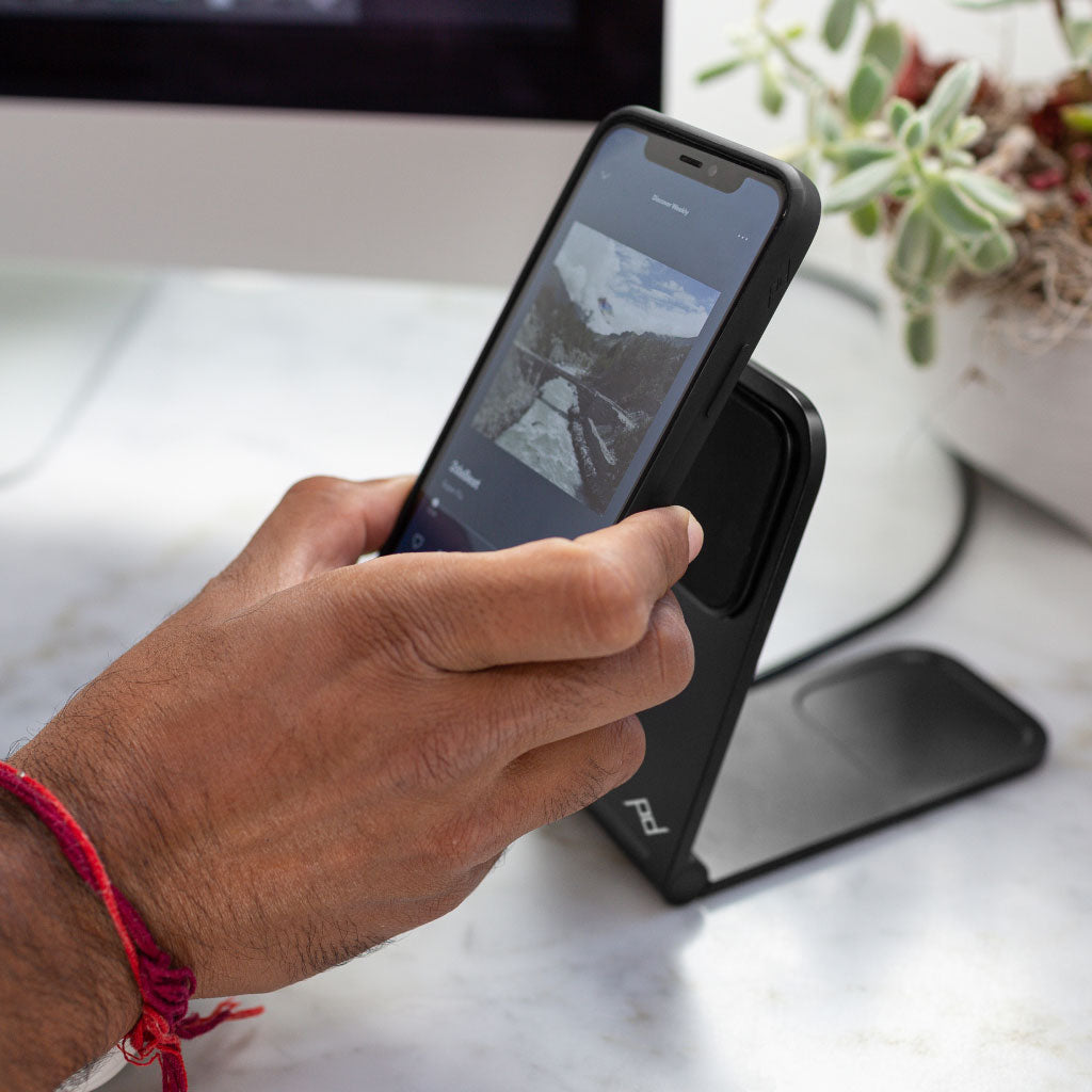 Peak Design Wireless Charging Stand magnetic phone attachment
