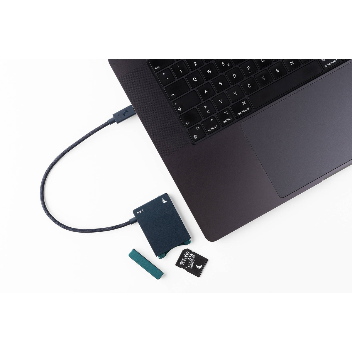 Angelbird Card Reader PKT SD connected to a laptop